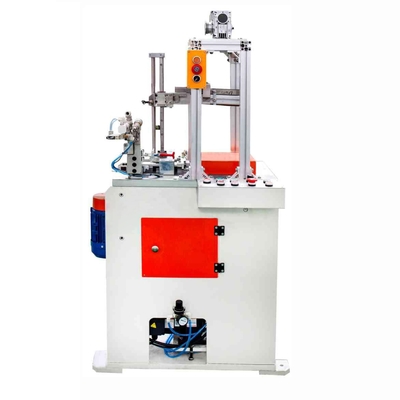 Máquina de enrolar e revestir o extremo do corpo da lata para fabricação de latas